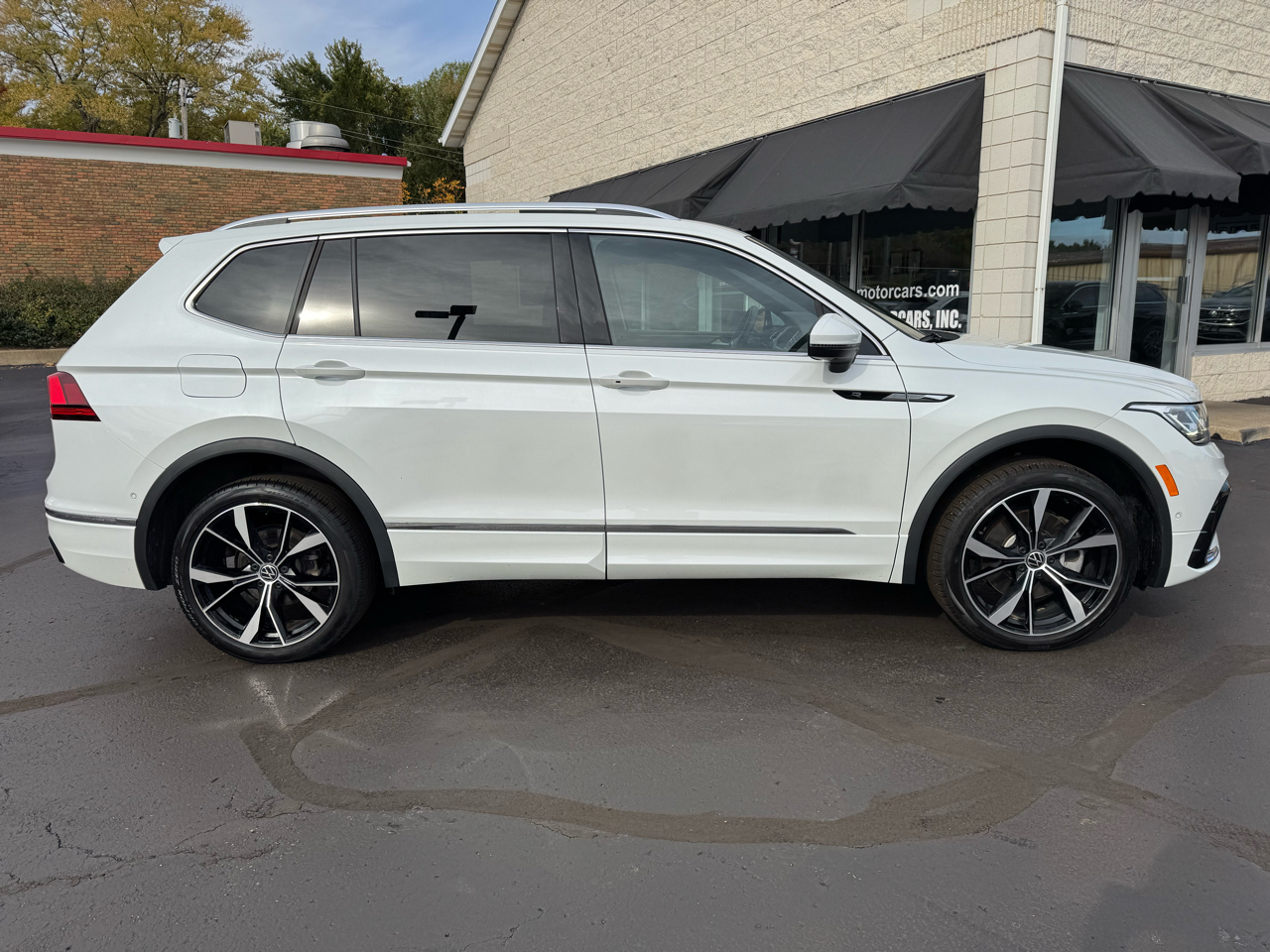 Volkswagen Tiguan 2.0T SEL R-Line 4MOTION 2023 Volkswagen Tiguan 2.0T SEL R-Line 4MOTION 2023