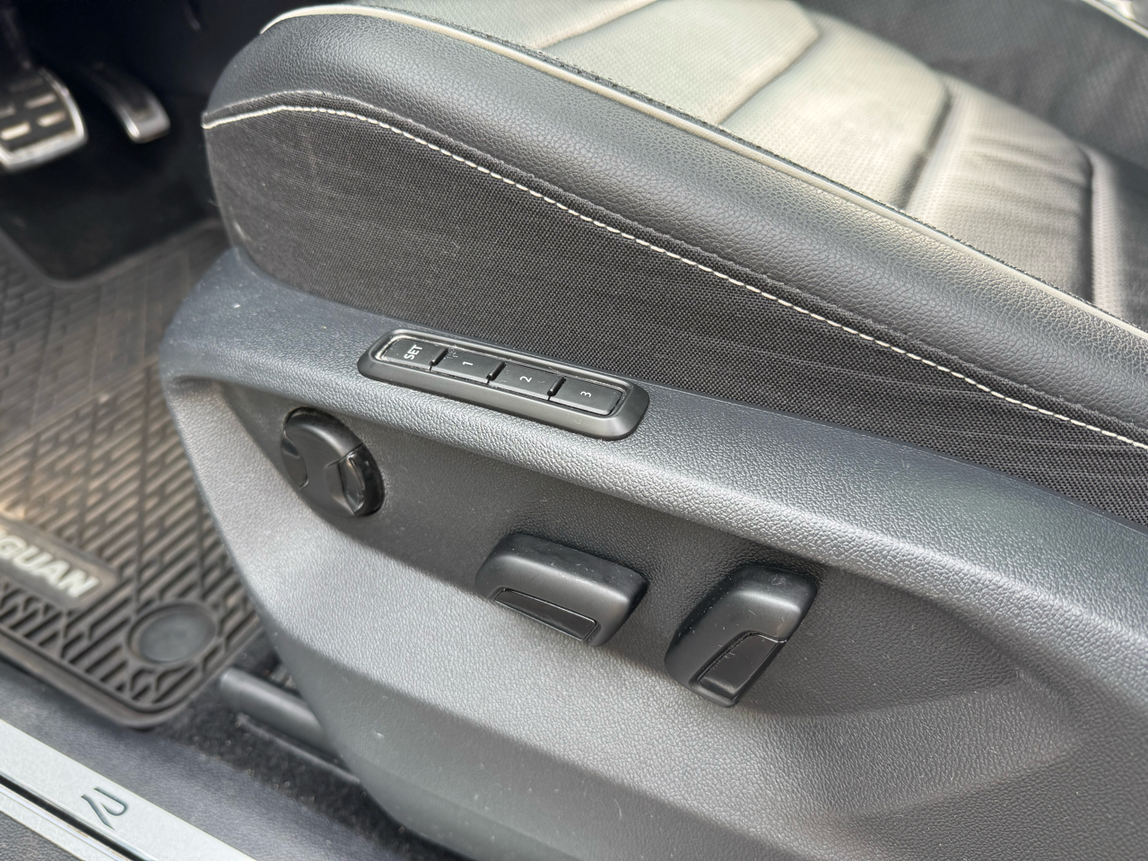 Volkswagen Tiguan 2.0T SEL R-Line 4MOTION 2023 Volkswagen Tiguan 2.0T SEL R-Line 4MOTION 2023