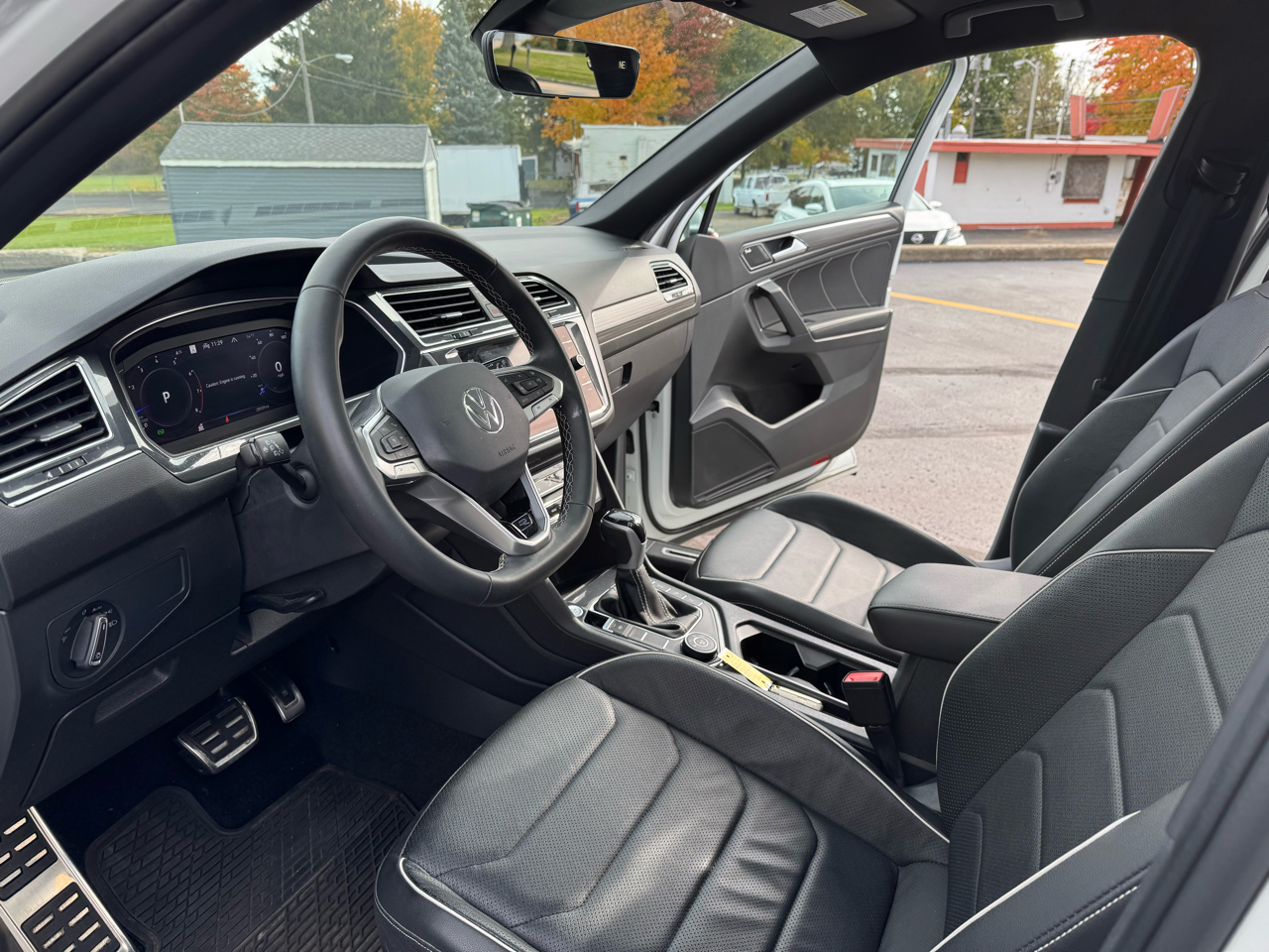 Volkswagen Tiguan 2.0T SEL R-Line 4MOTION 2023 Volkswagen Tiguan 2.0T SEL R-Line 4MOTION 2023