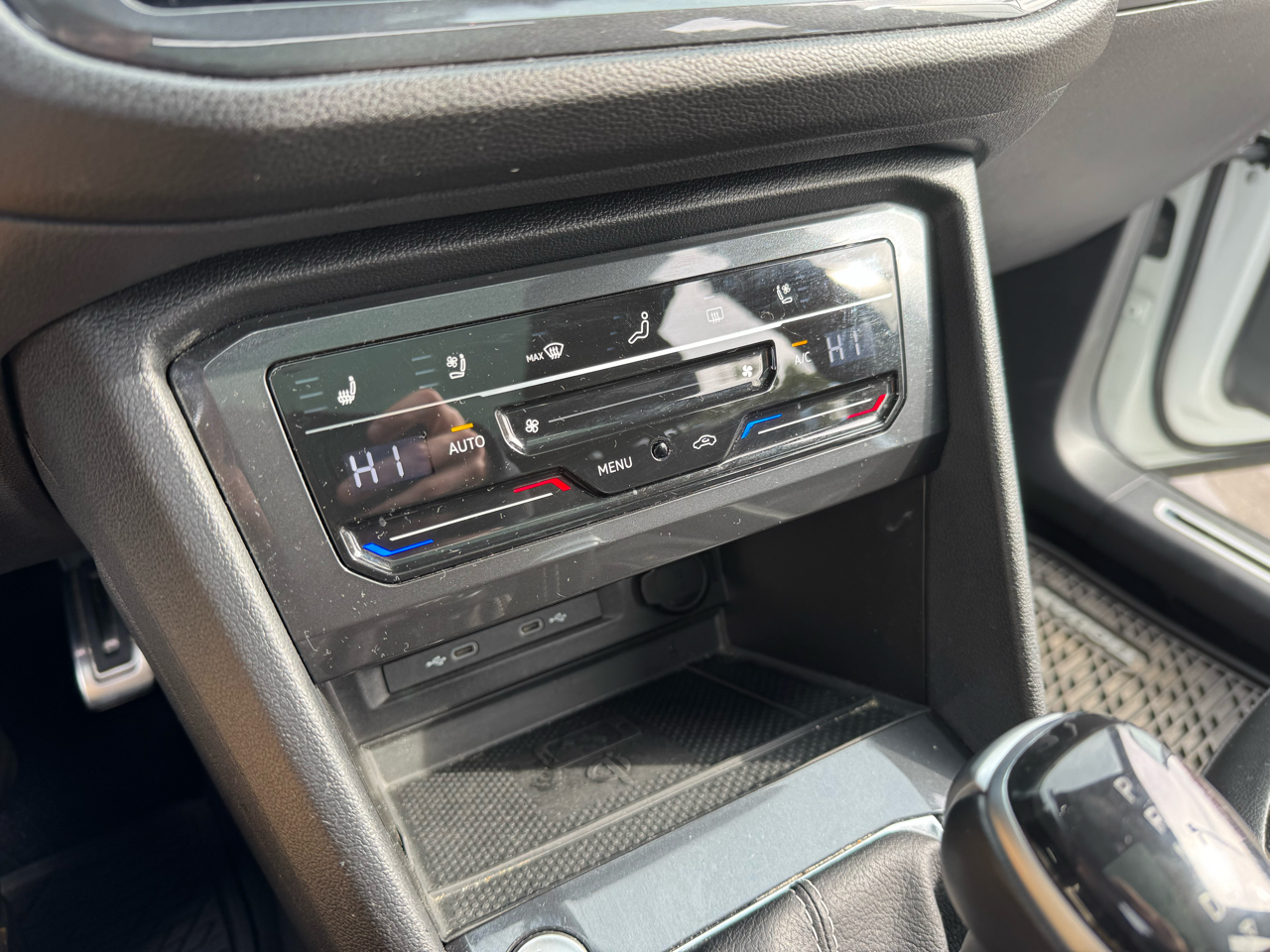 Volkswagen Tiguan 2.0T SEL R-Line 4MOTION 2023 Volkswagen Tiguan 2.0T SEL R-Line 4MOTION 2023