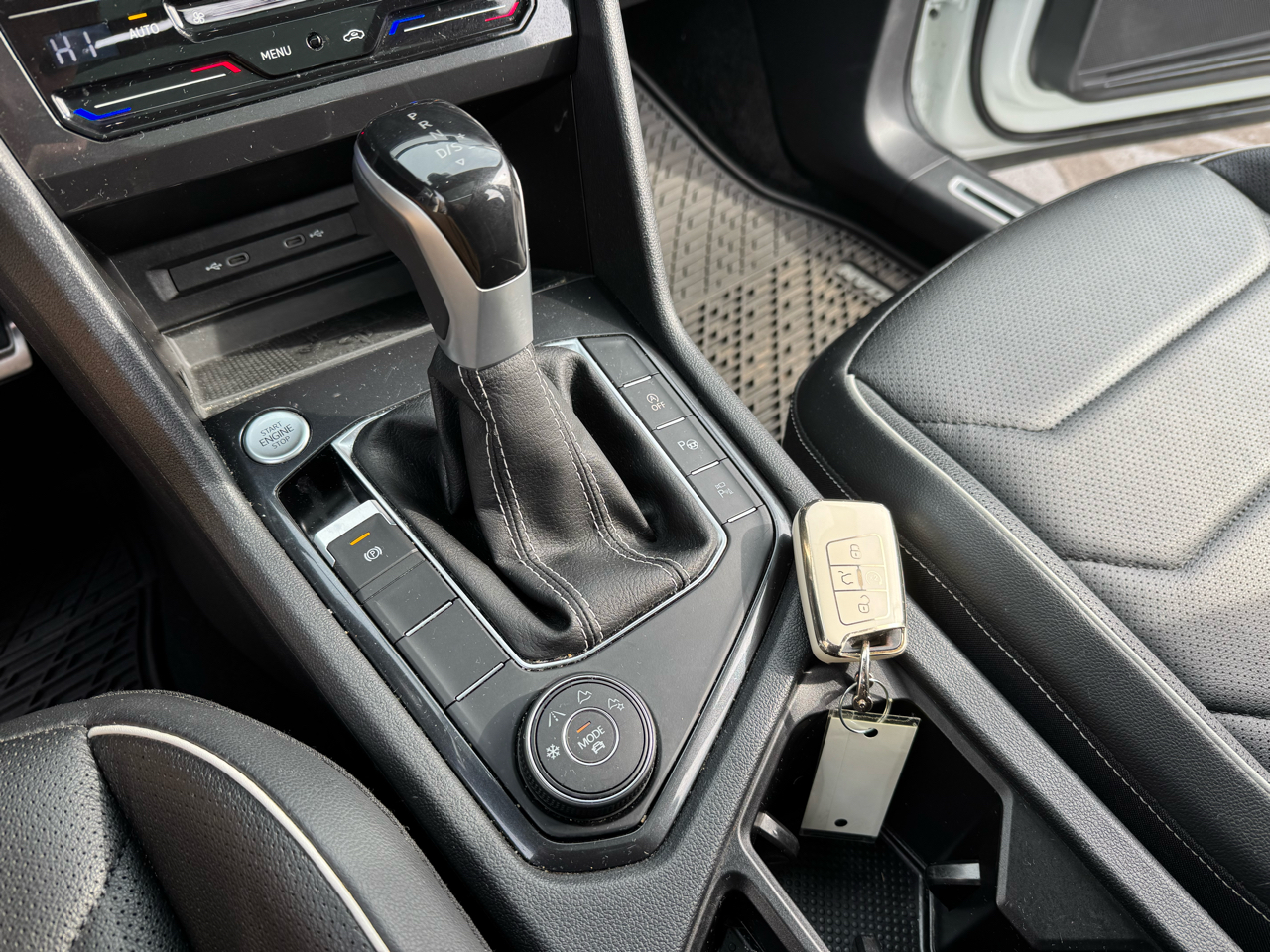 Volkswagen Tiguan 2.0T SEL R-Line 4MOTION 2023 Volkswagen Tiguan 2.0T SEL R-Line 4MOTION 2023