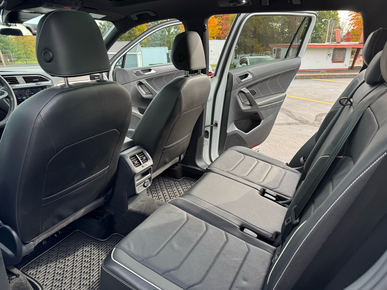 Volkswagen Tiguan 2.0T SEL R-Line 4MOTION 2023 Volkswagen Tiguan 2.0T SEL R-Line 4MOTION 2023