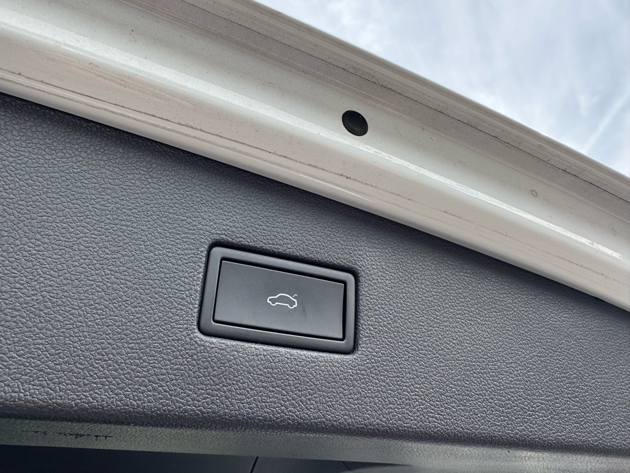 Volkswagen Tiguan 2.0T SEL R-Line 4MOTION 2023 Volkswagen Tiguan 2.0T SEL R-Line 4MOTION 2023