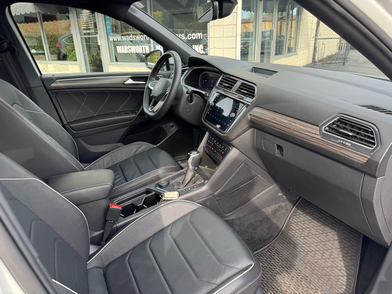 Volkswagen Tiguan 2.0T SEL R-Line 4MOTION 2023 Volkswagen Tiguan 2.0T SEL R-Line 4MOTION 2023