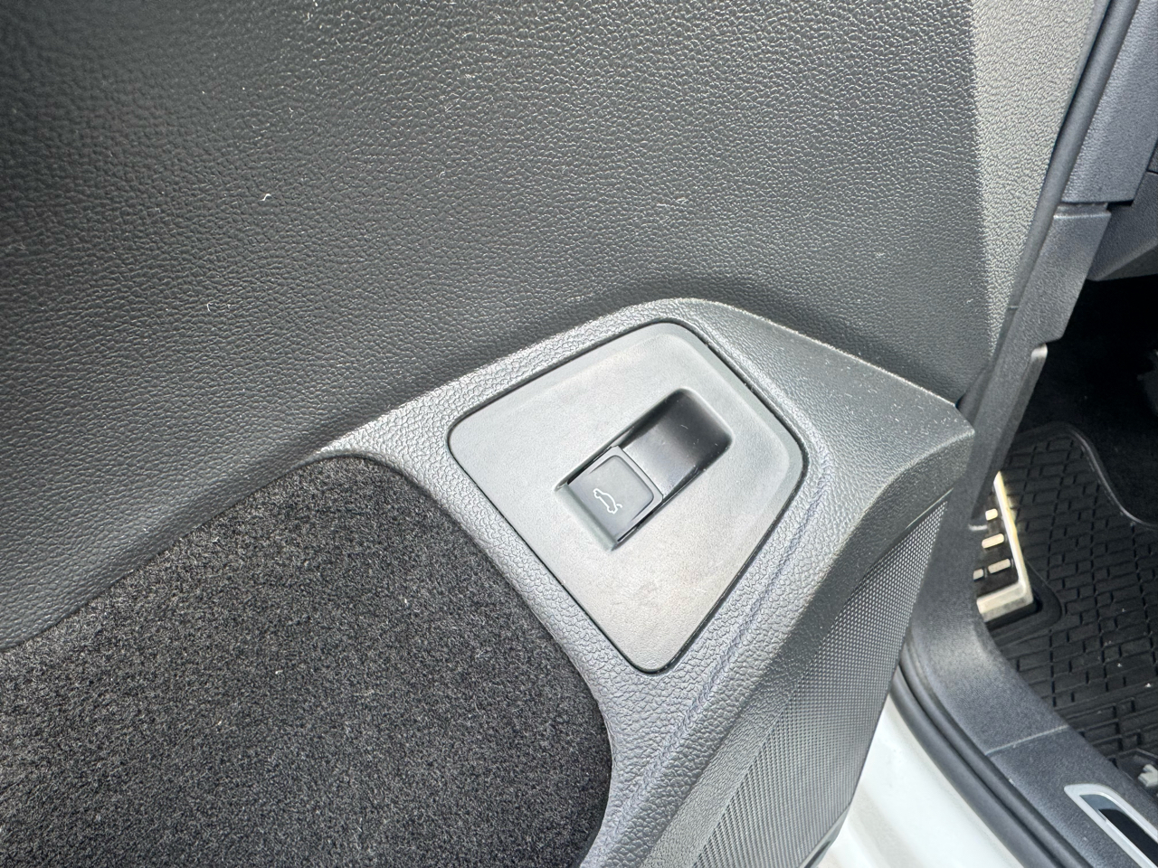 Volkswagen Tiguan 2.0T SEL R-Line 4MOTION 2023