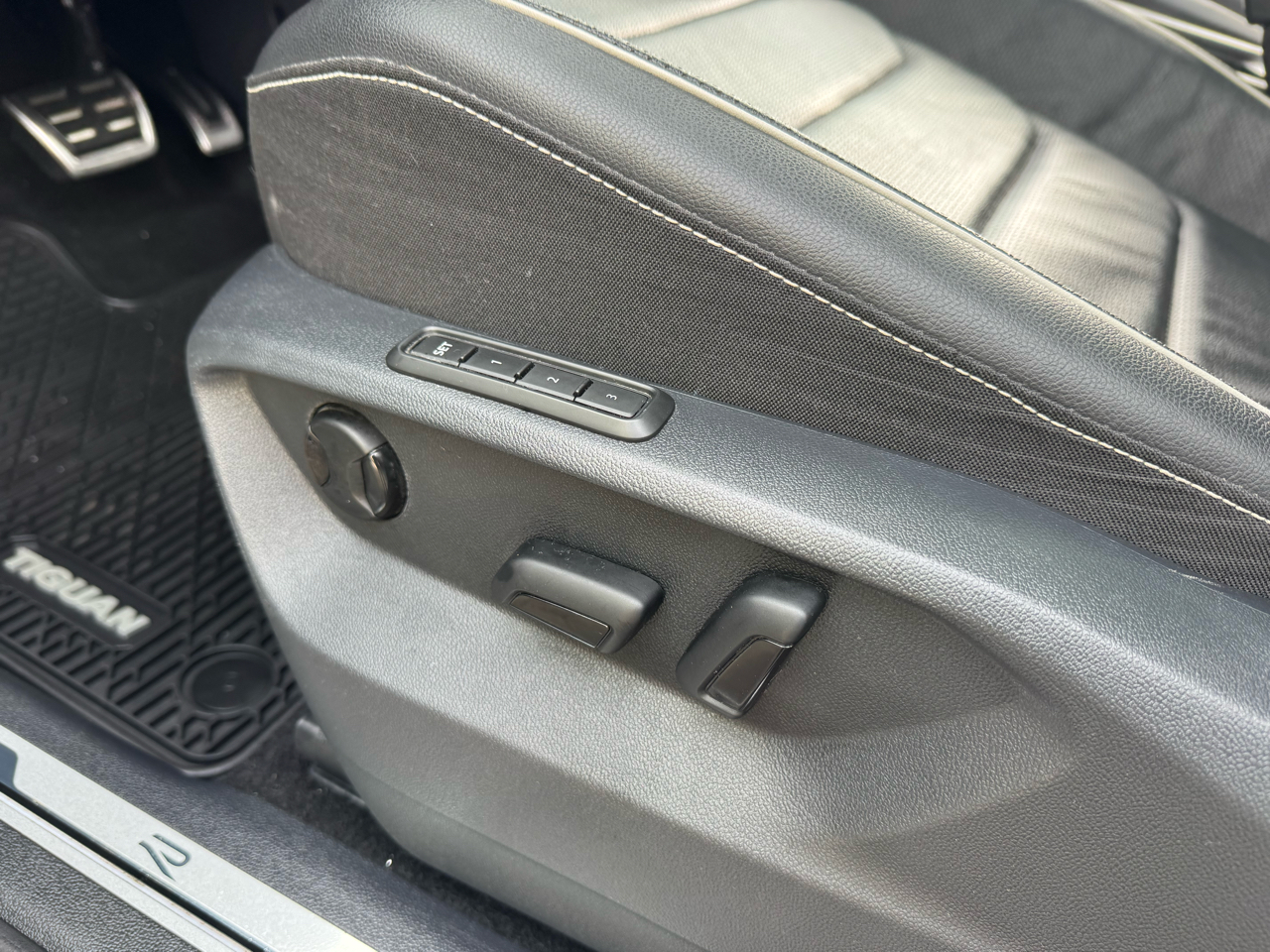 Volkswagen Tiguan 2.0T SEL R-Line 4MOTION 2023