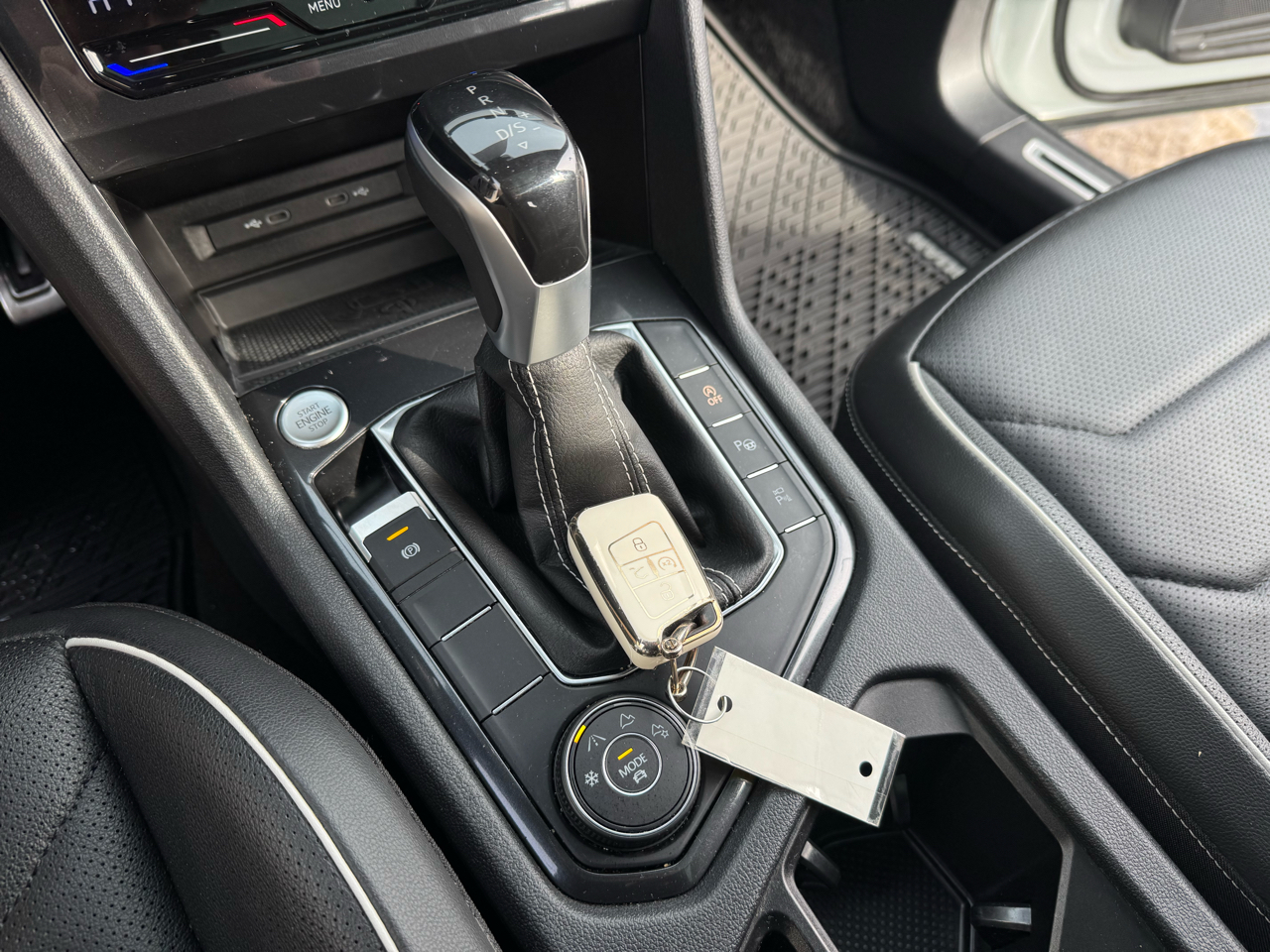 Volkswagen Tiguan 2.0T SEL R-Line 4MOTION 2023