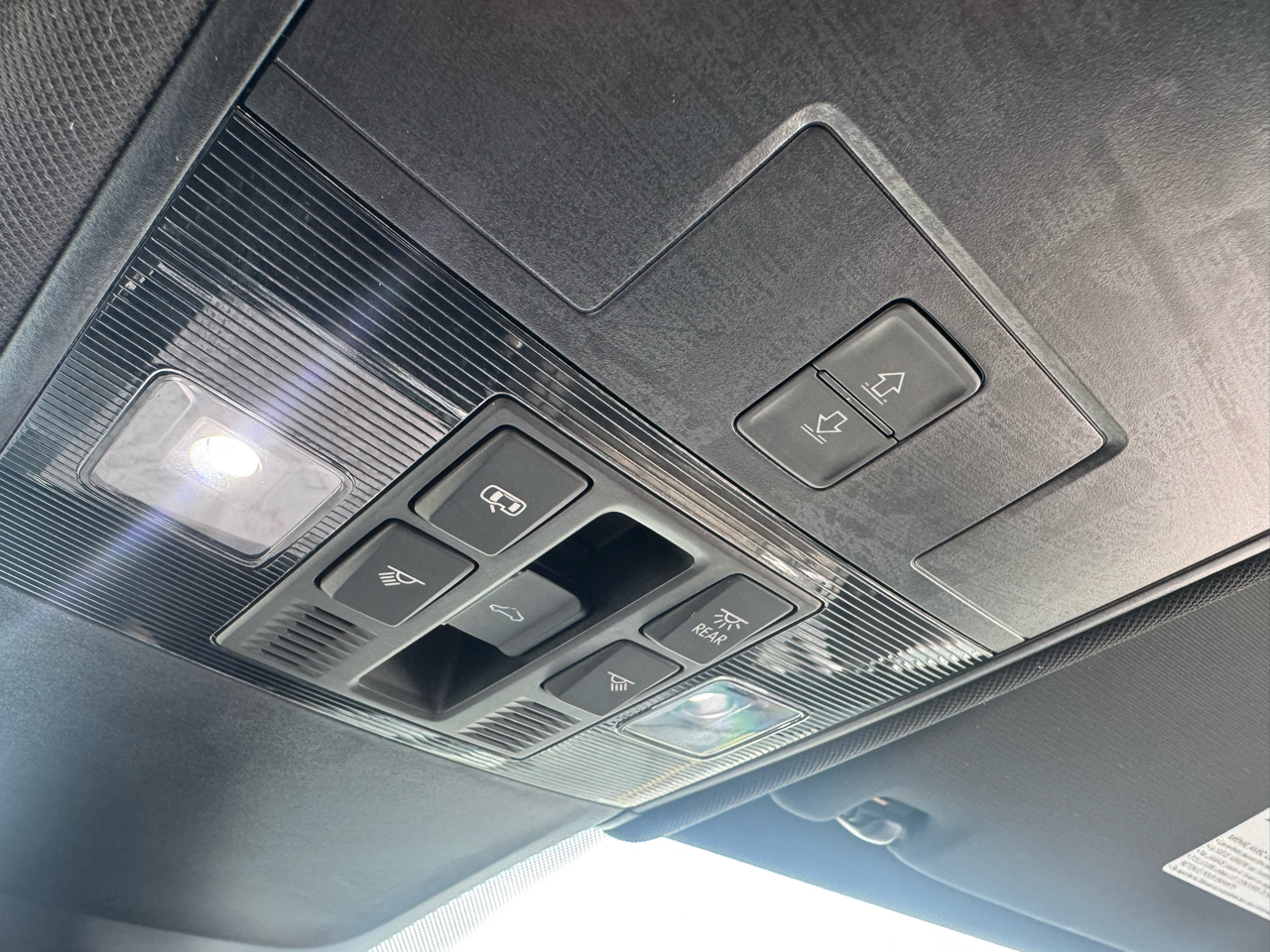 Volkswagen Tiguan 2.0T SEL R-Line 4MOTION 2023