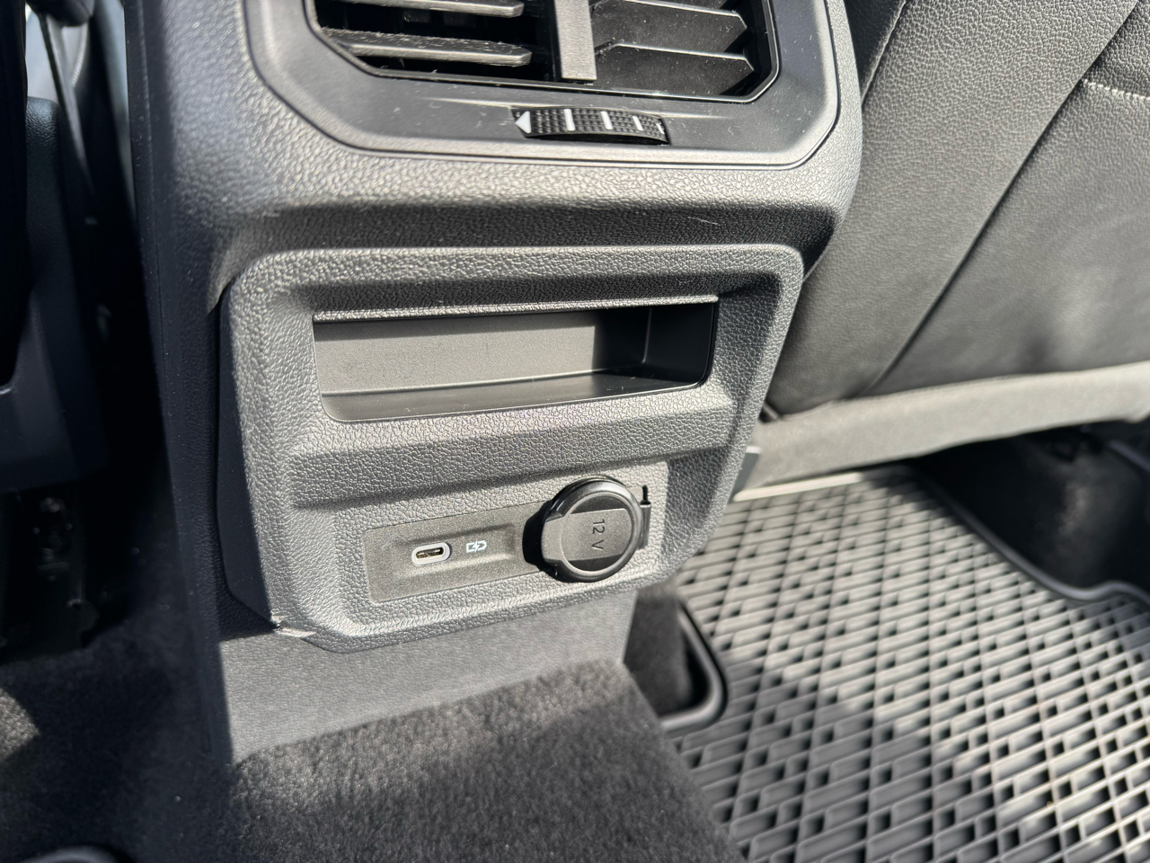 Volkswagen Tiguan 2.0T SEL R-Line 4MOTION 2023