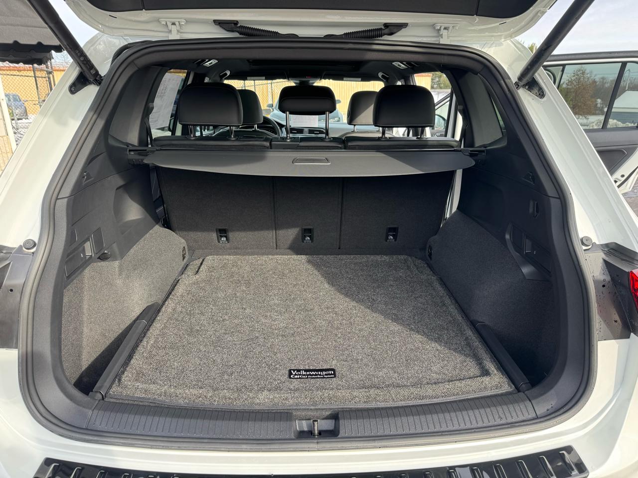 Volkswagen Tiguan 2.0T SEL R-Line 4MOTION 2023