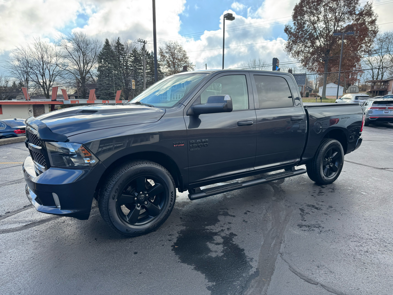 2020 RAM 1500 Classic Express 4x4 Crew Cab 5'7" Box