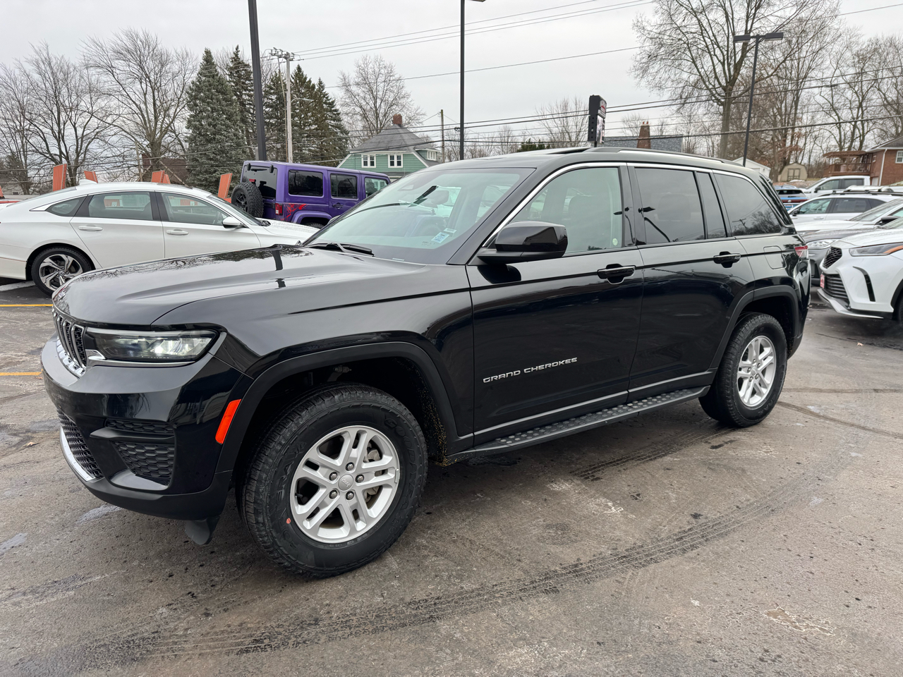 2023 Jeep Grand Cherokee Laredo 4x4