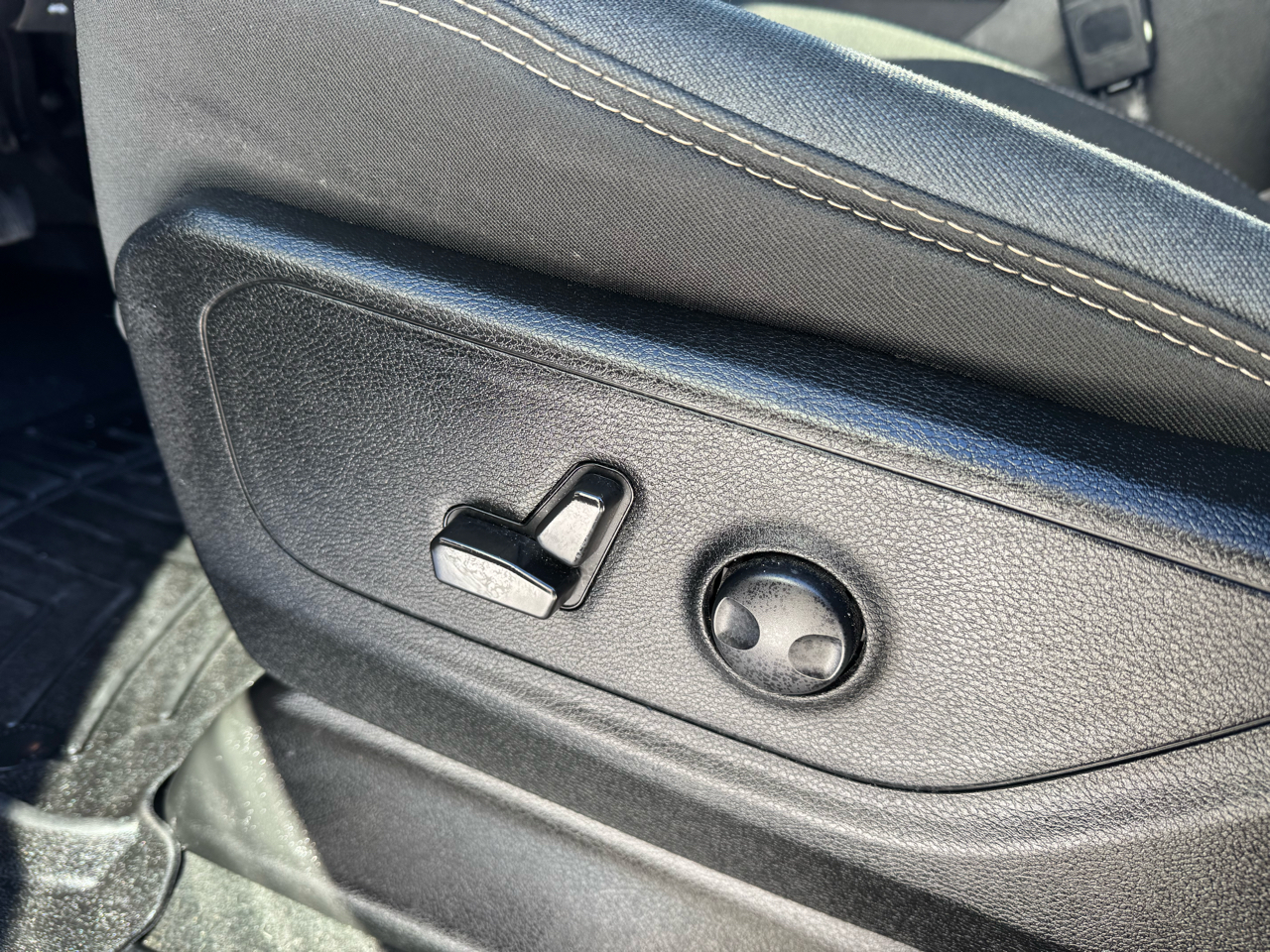 RAM 1500 Big Horn 4x4 Quad Cab 6'4" Box 2022