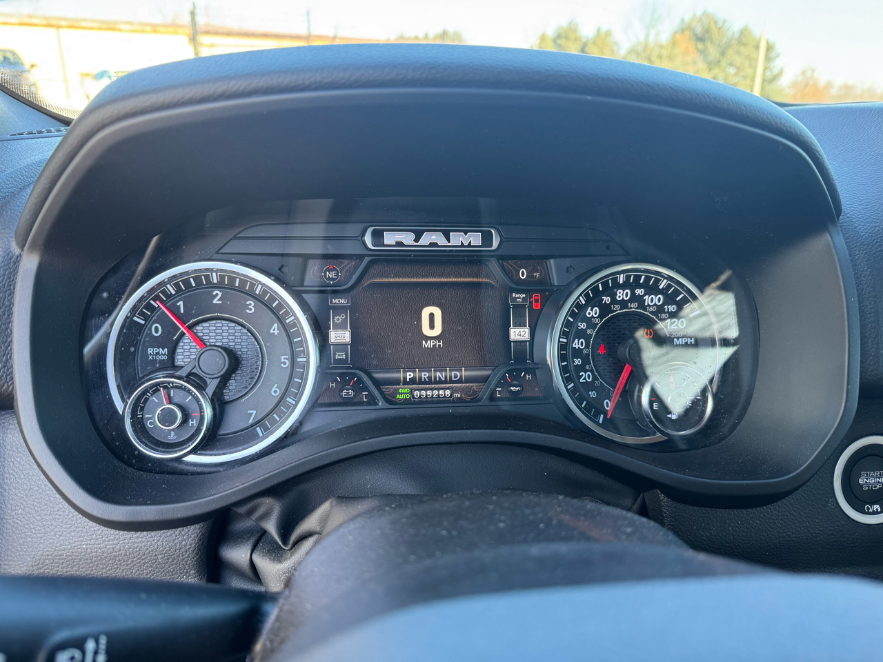 RAM 1500 Big Horn 4x4 Quad Cab 6'4" Box 2022