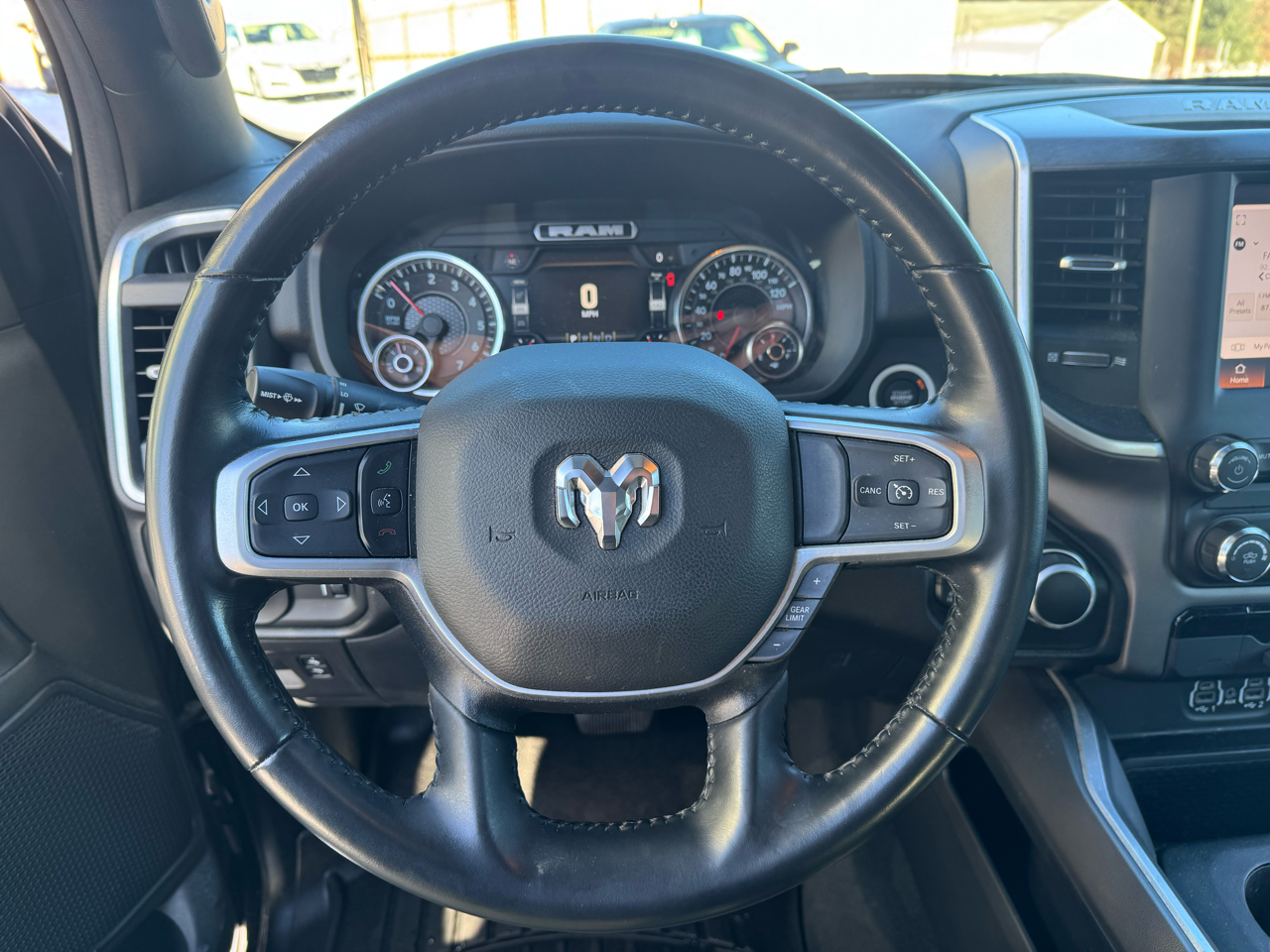 RAM 1500 Big Horn 4x4 Quad Cab 6'4" Box 2022