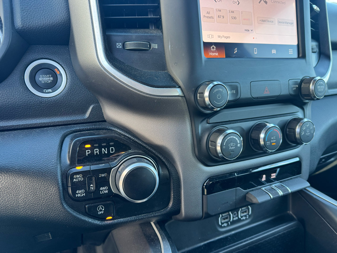 RAM 1500 Big Horn 4x4 Quad Cab 6'4" Box 2022