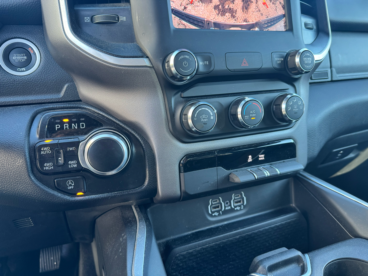 RAM 1500 Big Horn 4x4 Quad Cab 6'4" Box 2022