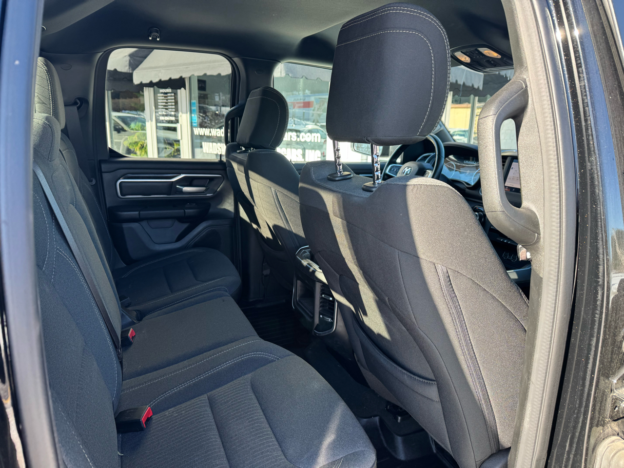 RAM 1500 Big Horn 4x4 Quad Cab 6'4" Box 2022