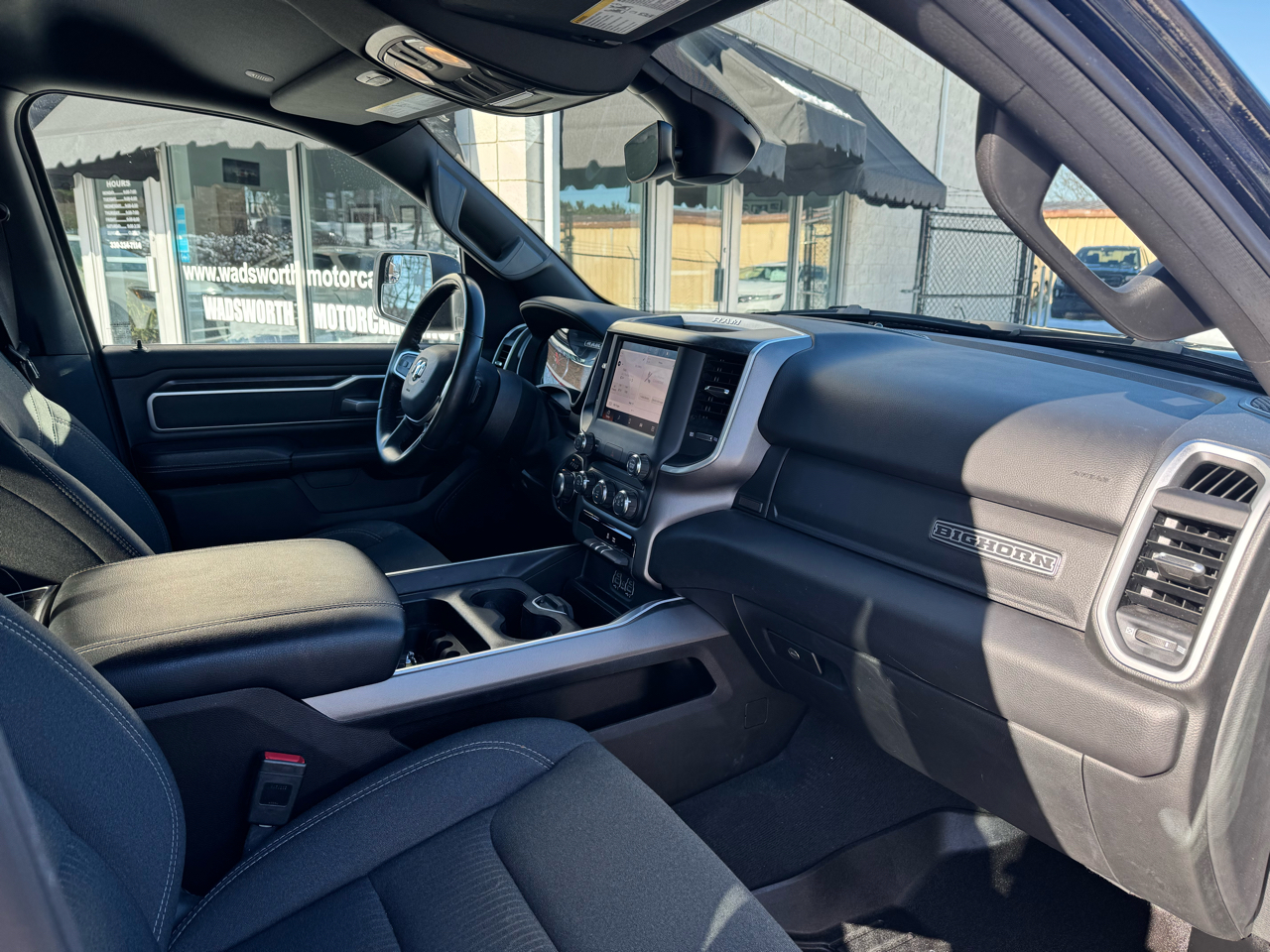 RAM 1500 Big Horn 4x4 Quad Cab 6'4" Box 2022