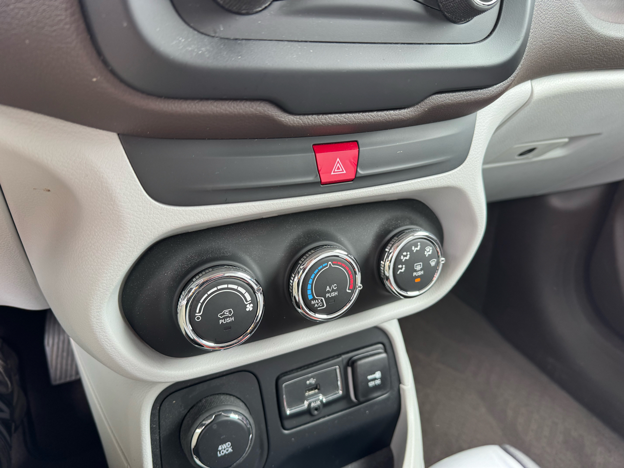 Jeep Renegade 4WD 4dr Latitude 2016