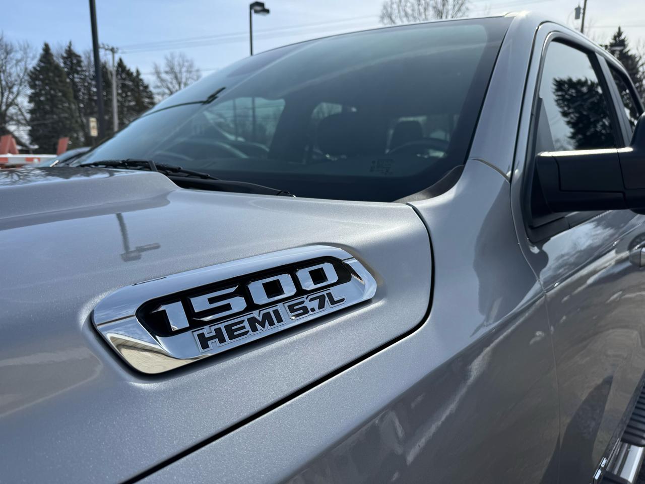 RAM 1500 Big Horn 4x4 Quad Cab 6'4" Box 2021