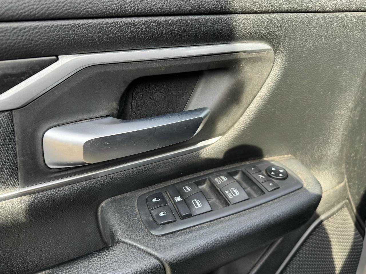 RAM 1500 Big Horn 4x4 Quad Cab 6'4" Box 2021