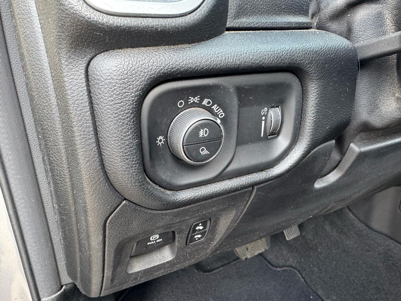 RAM 1500 Big Horn 4x4 Quad Cab 6'4" Box 2021