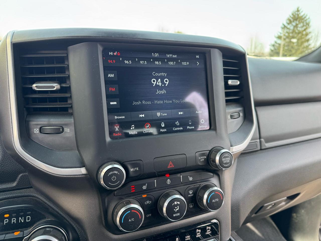 RAM 1500 Big Horn 4x4 Quad Cab 6'4" Box 2021