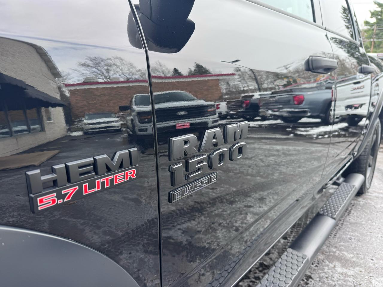 RAM 1500 Classic Warlock 4x4 Crew Cab 5'7" Box 2020