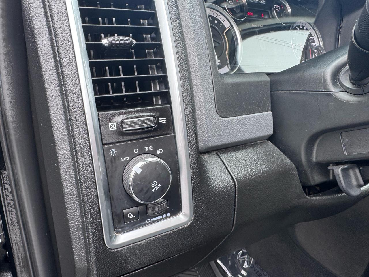 RAM 1500 Classic Warlock 4x4 Crew Cab 5'7" Box 2020