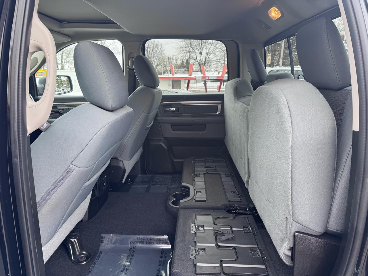 RAM 1500 Classic Warlock 4x4 Crew Cab 5'7" Box 2020