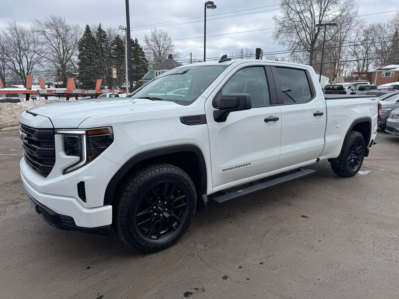 GMC Sierra 1500 4WD Crew Cab 157" Pro 2024