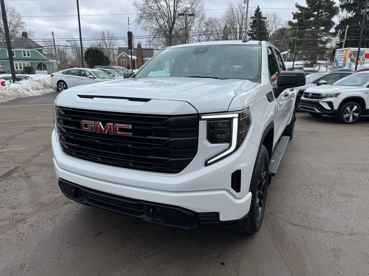 GMC Sierra 1500 4WD Crew Cab 157" Pro 2024