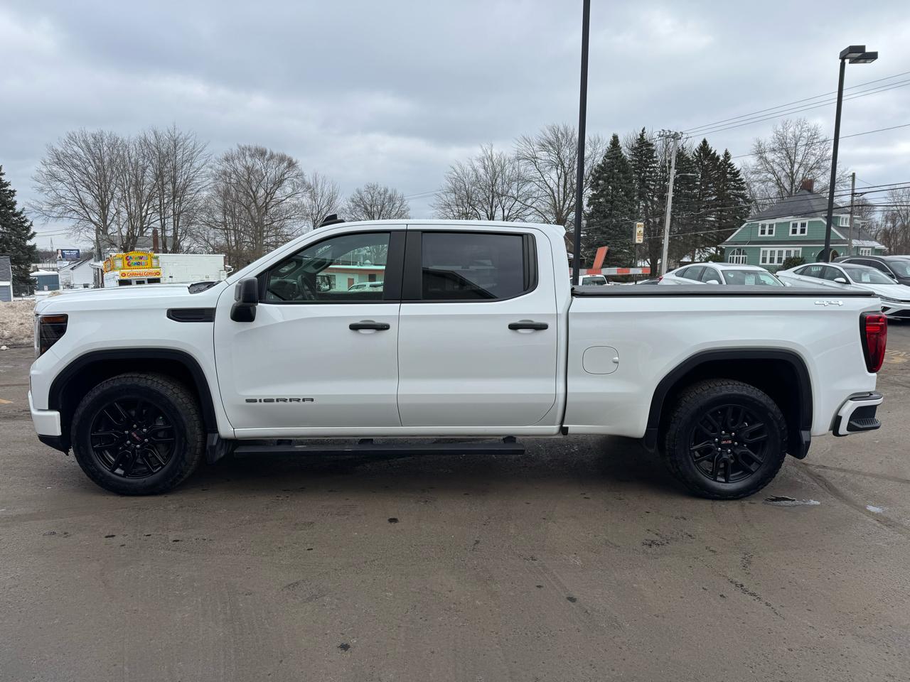 GMC Sierra 1500 4WD Crew Cab 157" Pro 2024