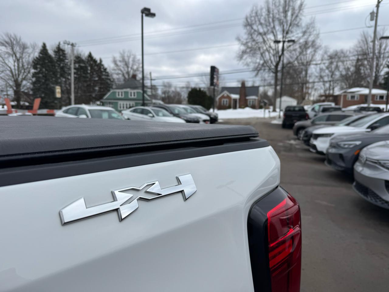 GMC Sierra 1500 4WD Crew Cab 157" Pro 2024