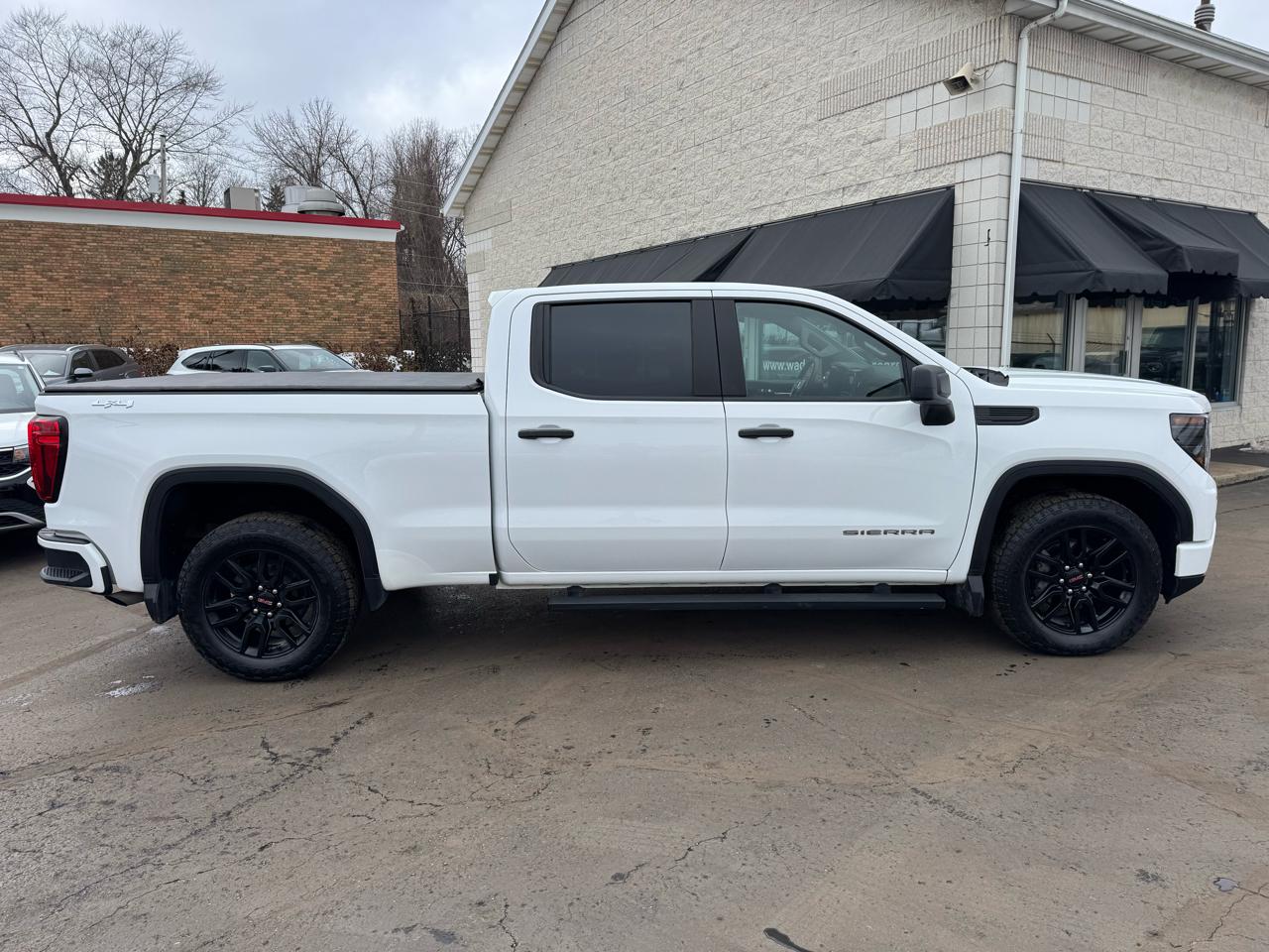 GMC Sierra 1500 4WD Crew Cab 157" Pro 2024