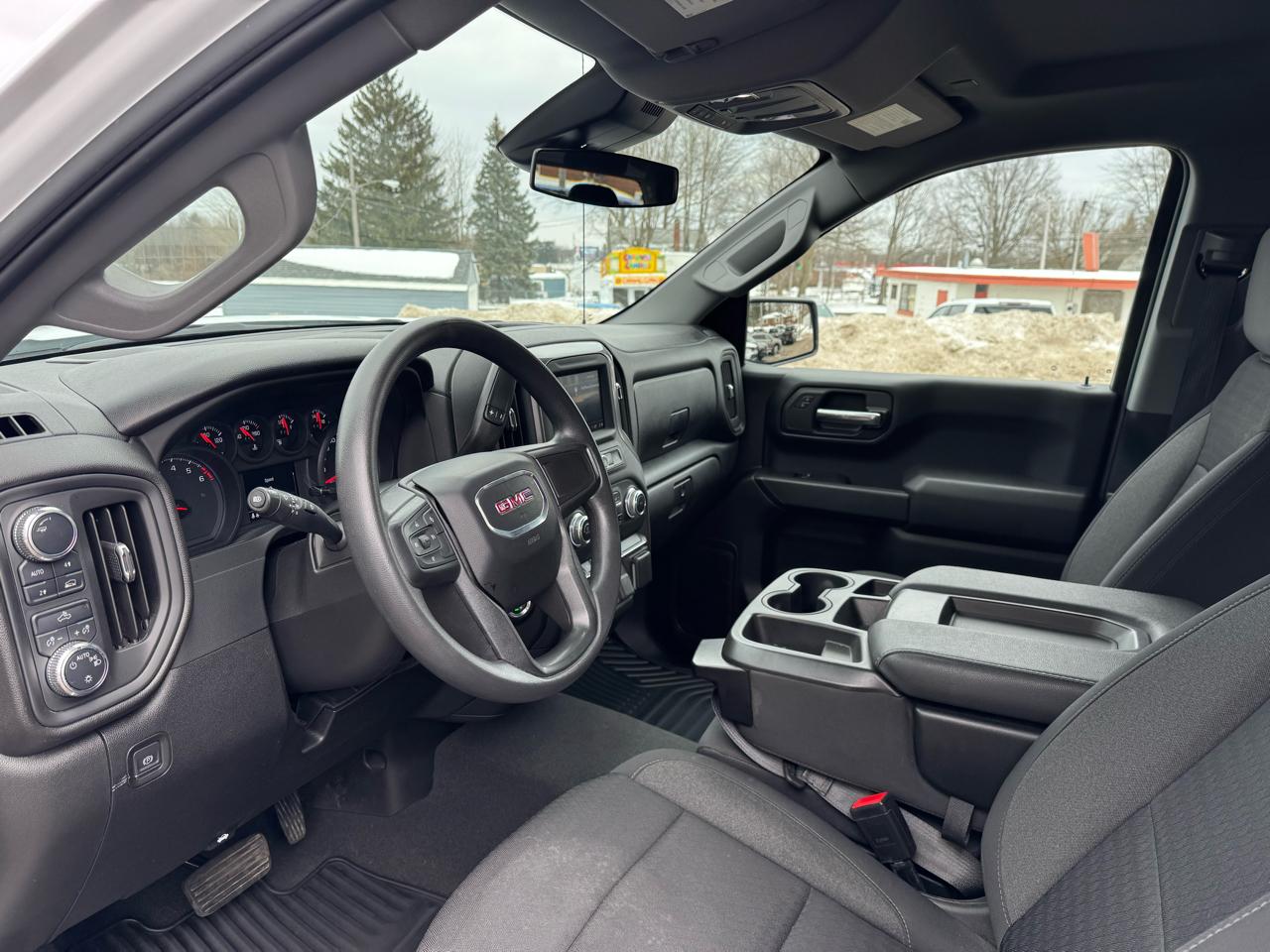 GMC Sierra 1500 4WD Crew Cab 157" Pro 2024