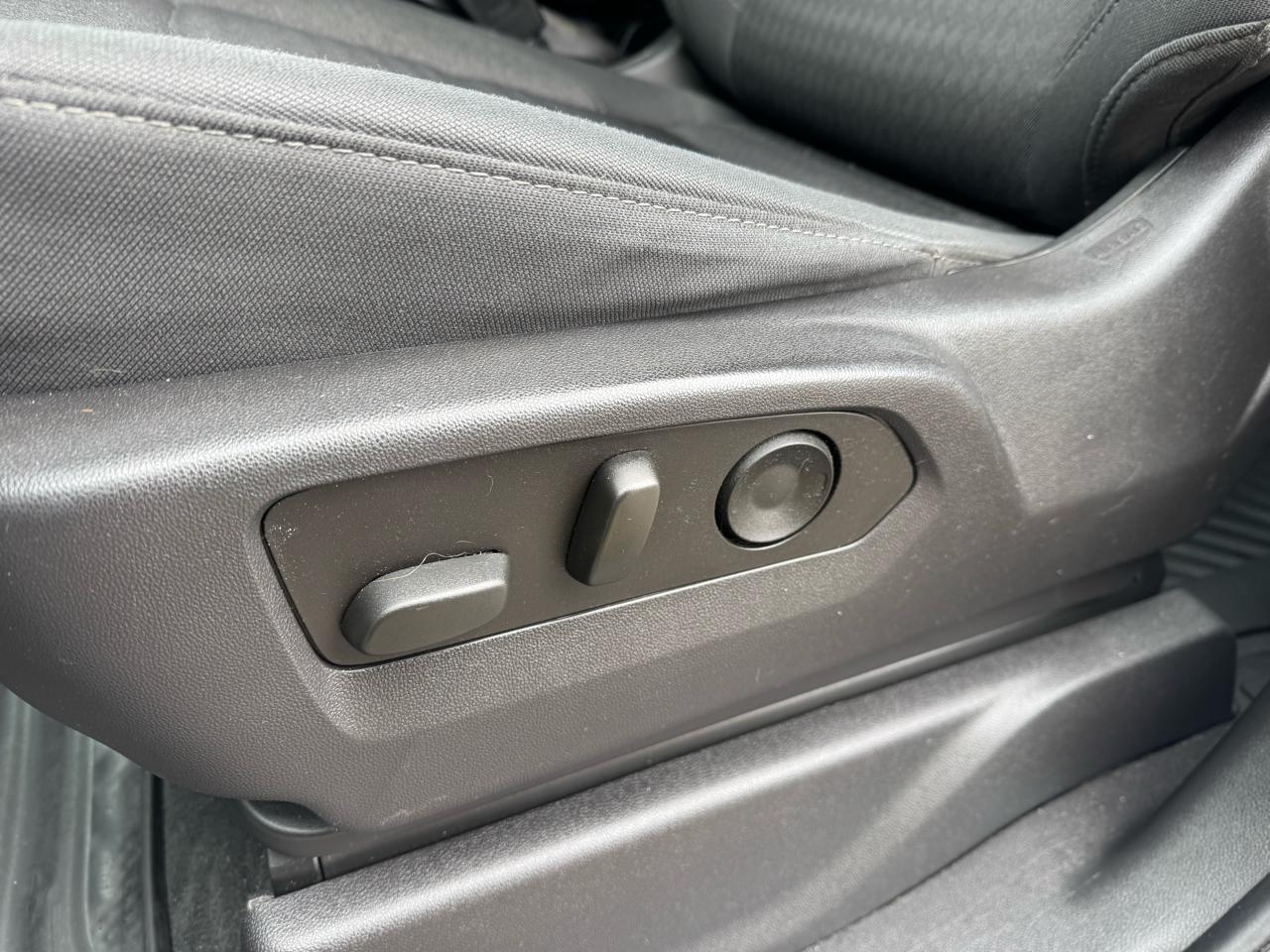 GMC Sierra 1500 4WD Crew Cab 157" Pro 2024