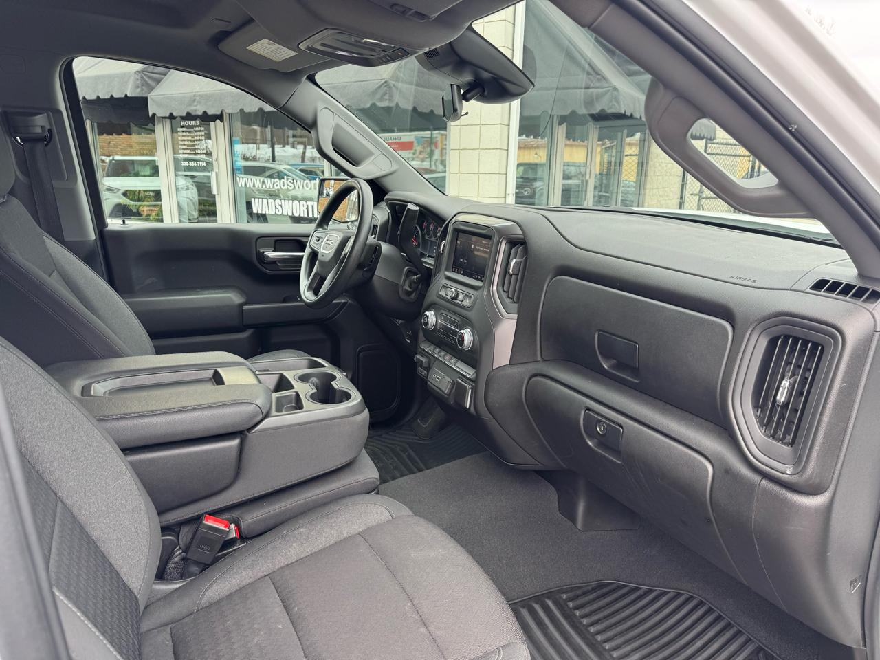 GMC Sierra 1500 4WD Crew Cab 157" Pro 2024