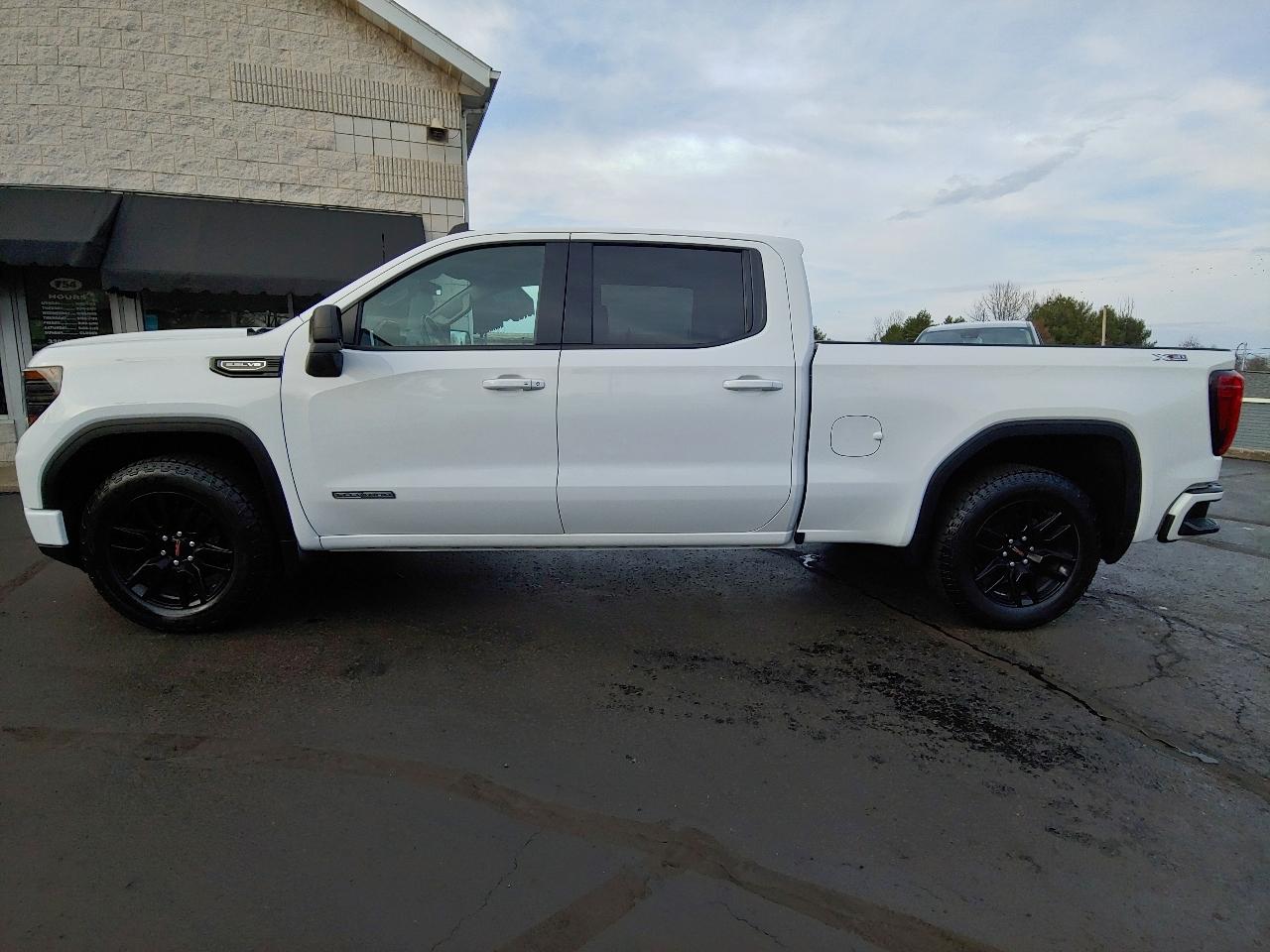 GMC Sierra 1500 4WD Crew Cab 157" Elevation 2023