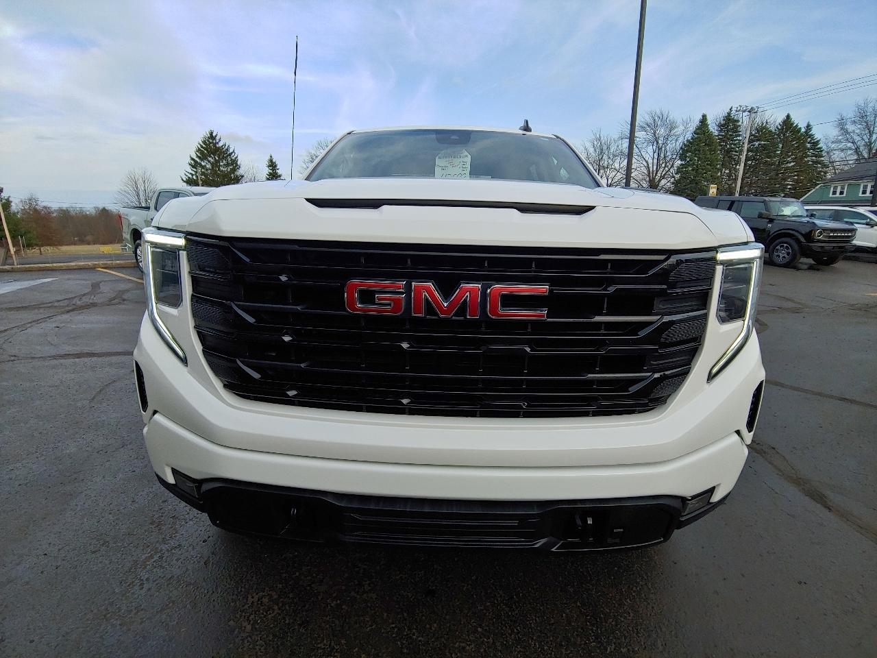 GMC Sierra 1500 4WD Crew Cab 157" Elevation 2023
