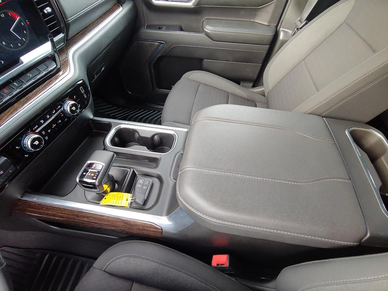 GMC Sierra 1500 4WD Crew Cab 157" Elevation 2023