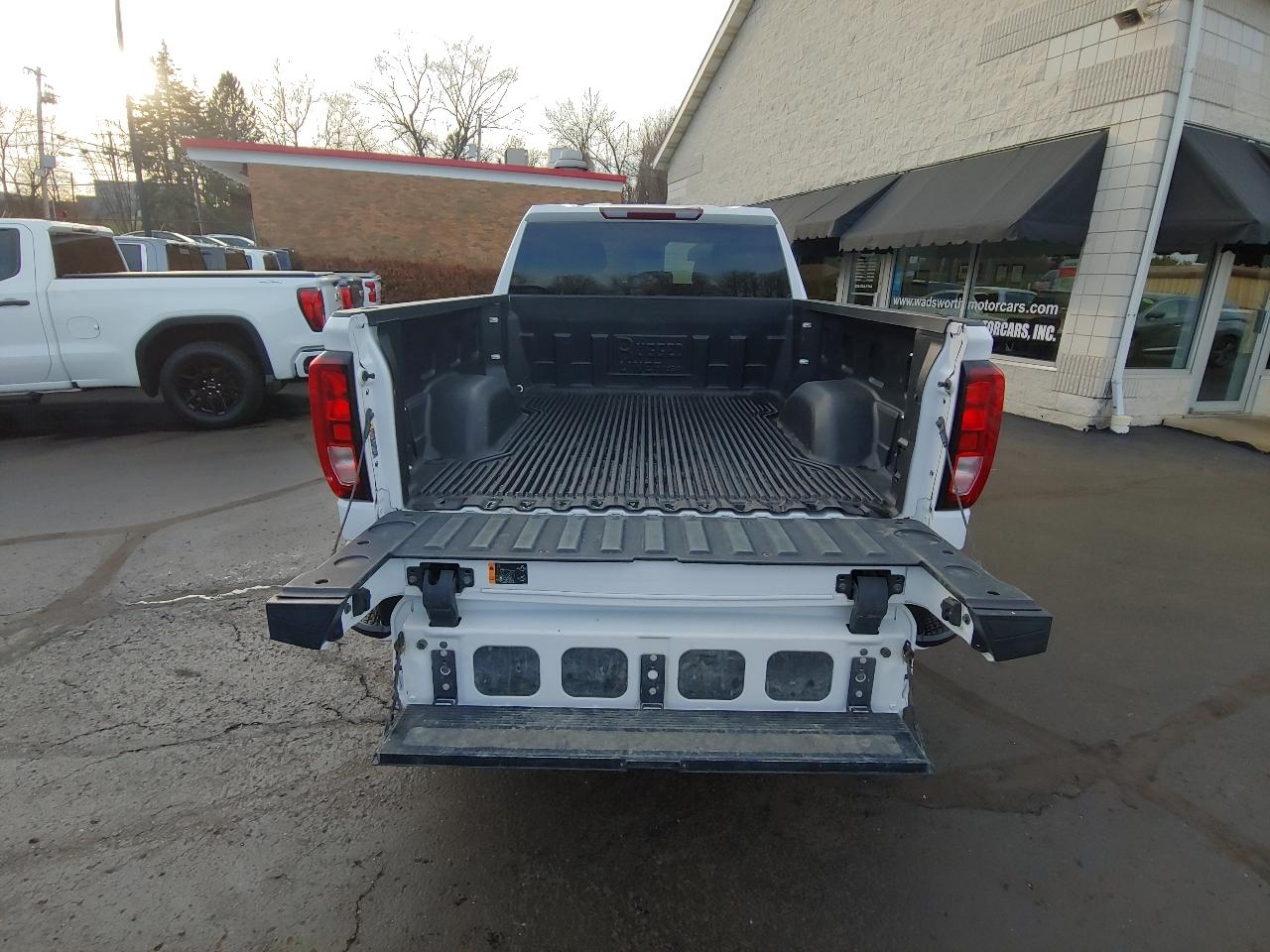 GMC Sierra 1500 4WD Crew Cab 157" Elevation 2023