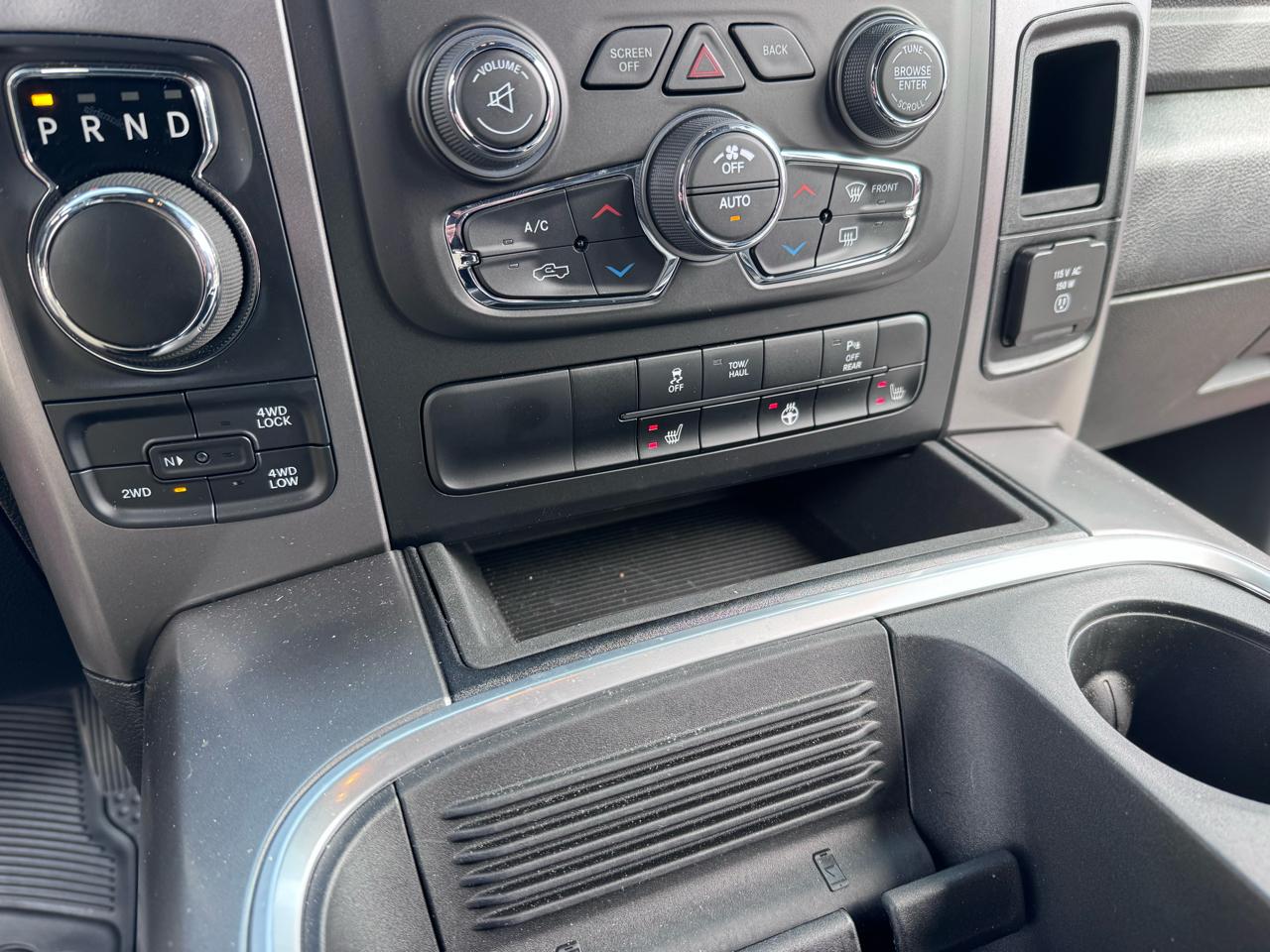 RAM 1500 Classic Warlock 4x4 Crew Cab 5'7" Box 2024