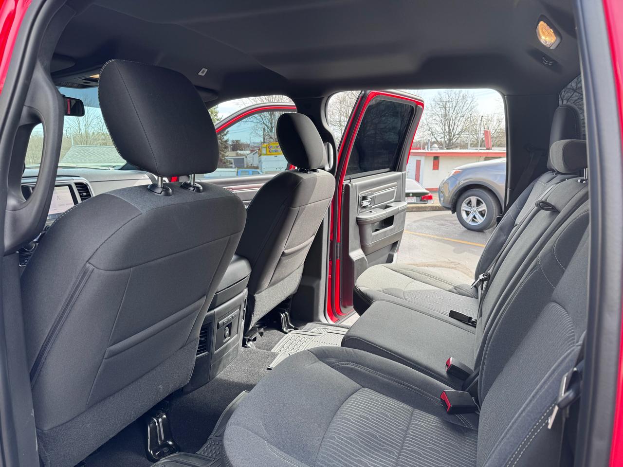 RAM 1500 Classic Warlock 4x4 Crew Cab 5'7" Box 2024