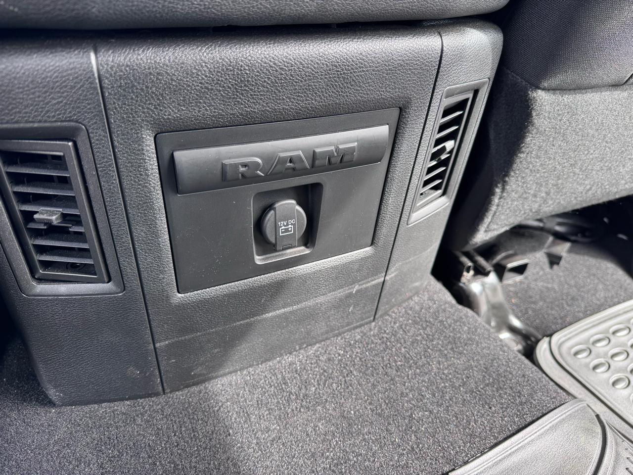 RAM 1500 Classic Warlock 4x4 Crew Cab 5'7" Box 2024