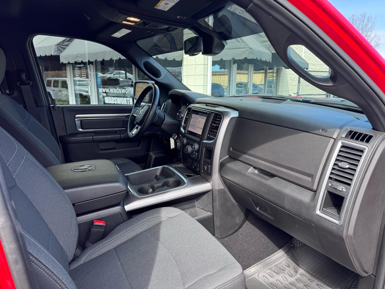 RAM 1500 Classic Warlock 4x4 Crew Cab 5'7" Box 2024