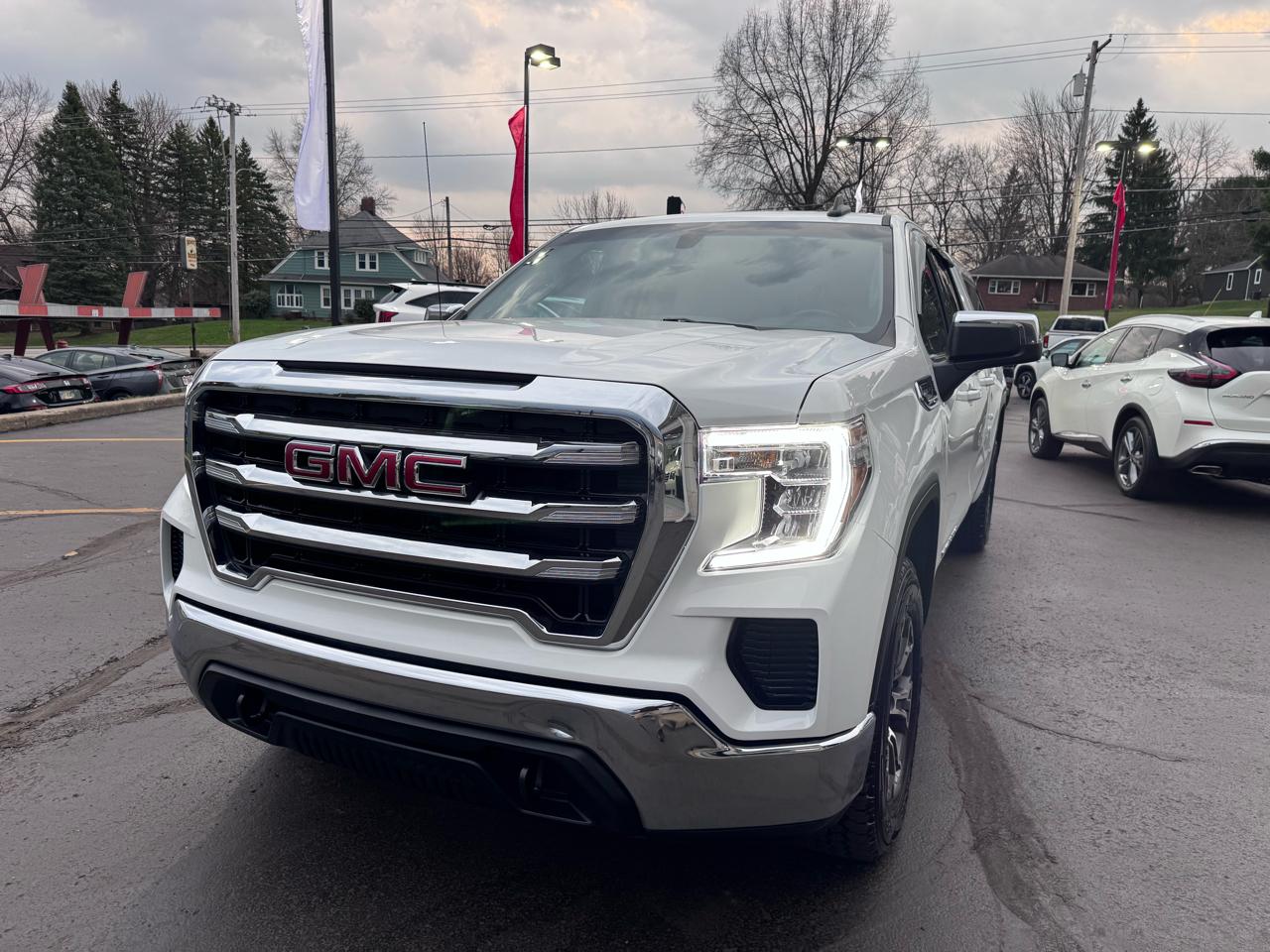 GMC Sierra 1500 Limited 4WD Crew Cab 157" SLE 2022