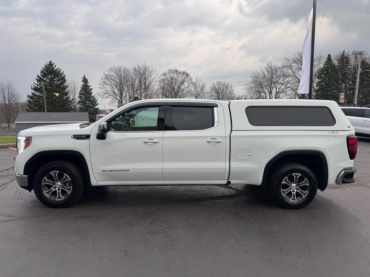 GMC Sierra 1500 Limited 4WD Crew Cab 157" SLE 2022