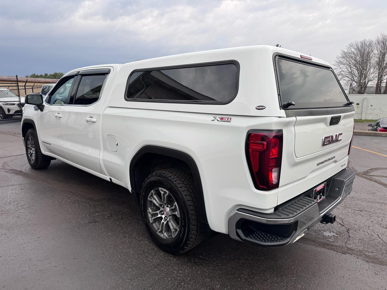 GMC Sierra 1500 Limited 4WD Crew Cab 157" SLE 2022